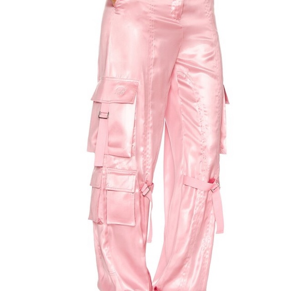 BLUMARINE
Cargo Satin Pant
Select a Color
Color: Peonia - Picture 3 of 4